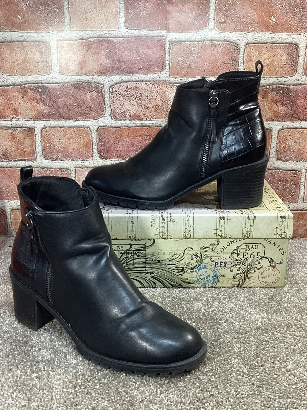 Baretraps Haile womens black ankle boots size 8.5